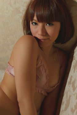 儿子把坤坤放入妈妈的坤坤里