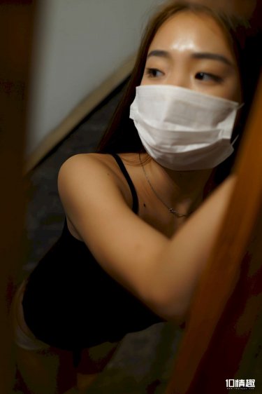恐龙星的比基尼女孩